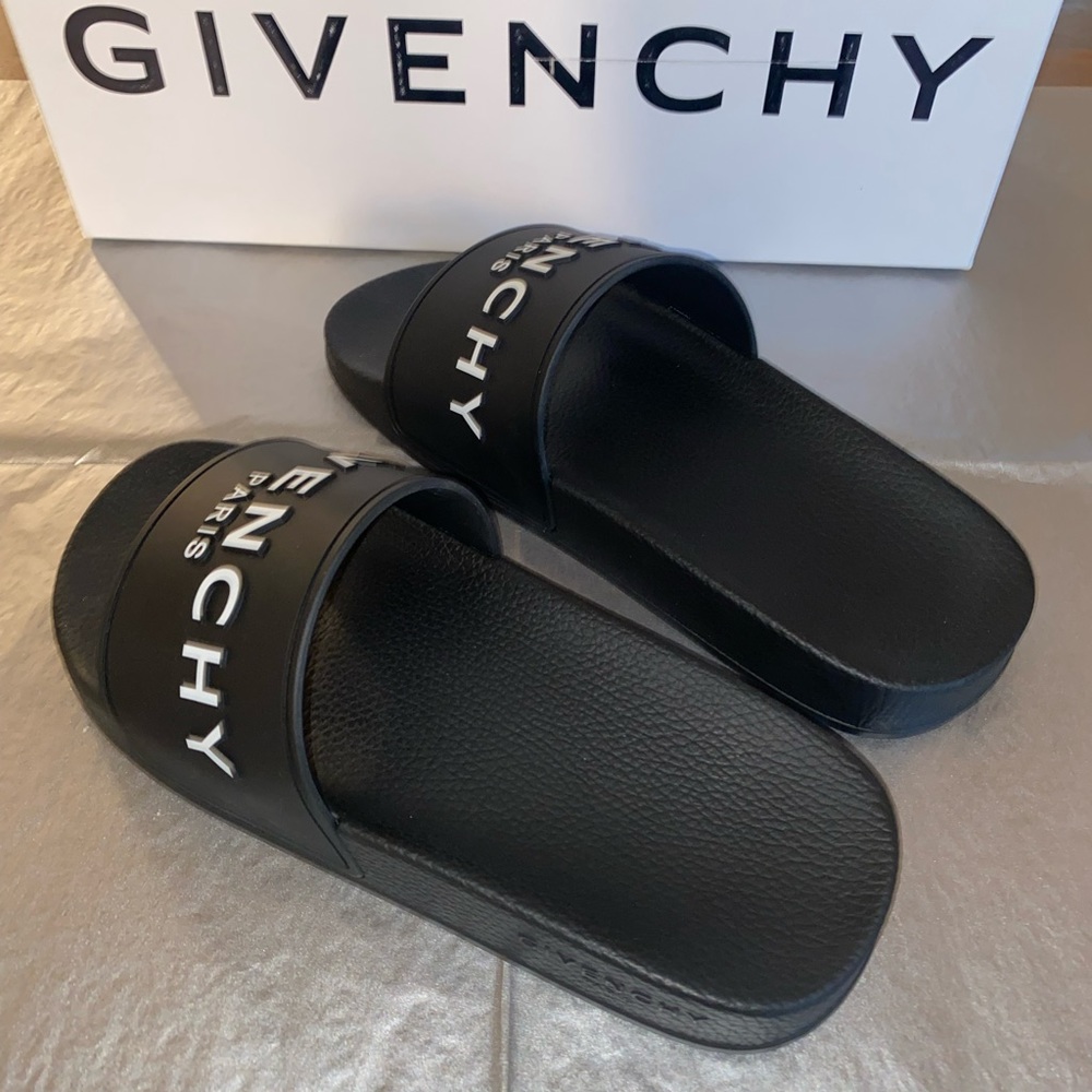 GIVENCHY LOGO Slide
